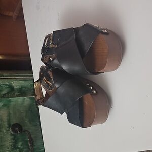 ⚜️Sam Edelman Black Cross-Strap Sandals